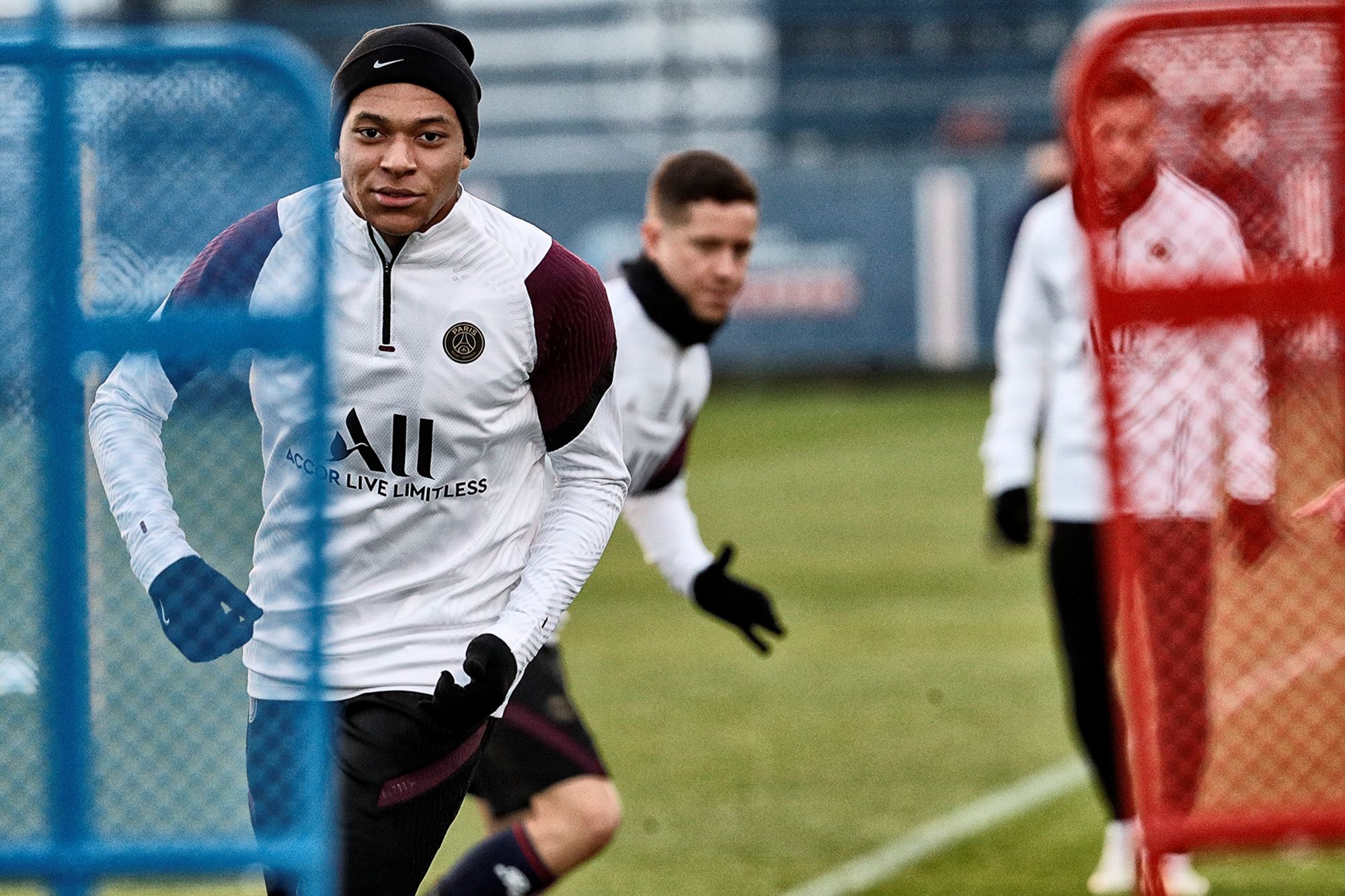 开云官网-费德勒与50激战雄鹿分钟，出色防守胜负难料！，姆巴佩焦点对战气势如虹延续的简单介绍