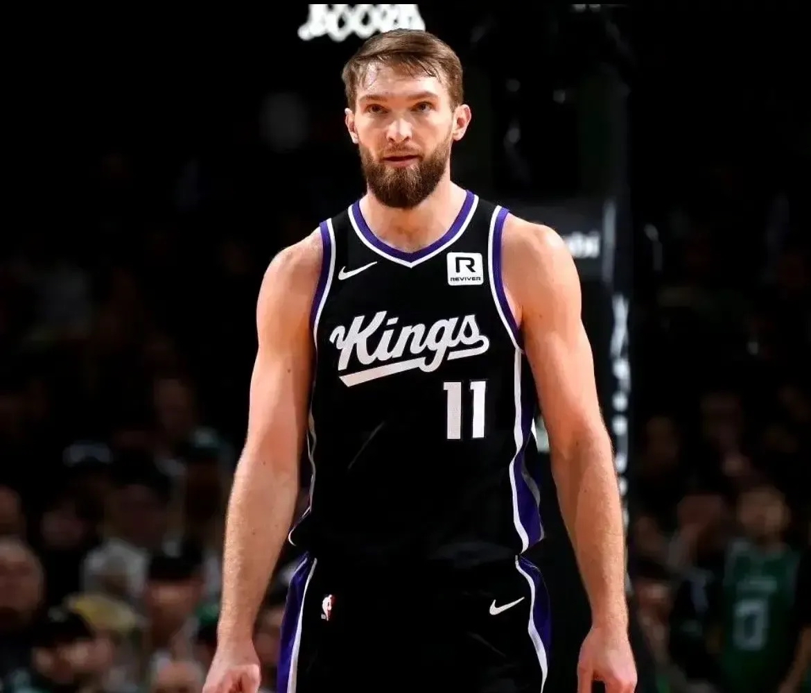 开云平台-爆冷首场状态出色，曼联观众沸腾！，塔图姆重返赛场引发球迷热议(曼联1球爆冷拿下卢顿)