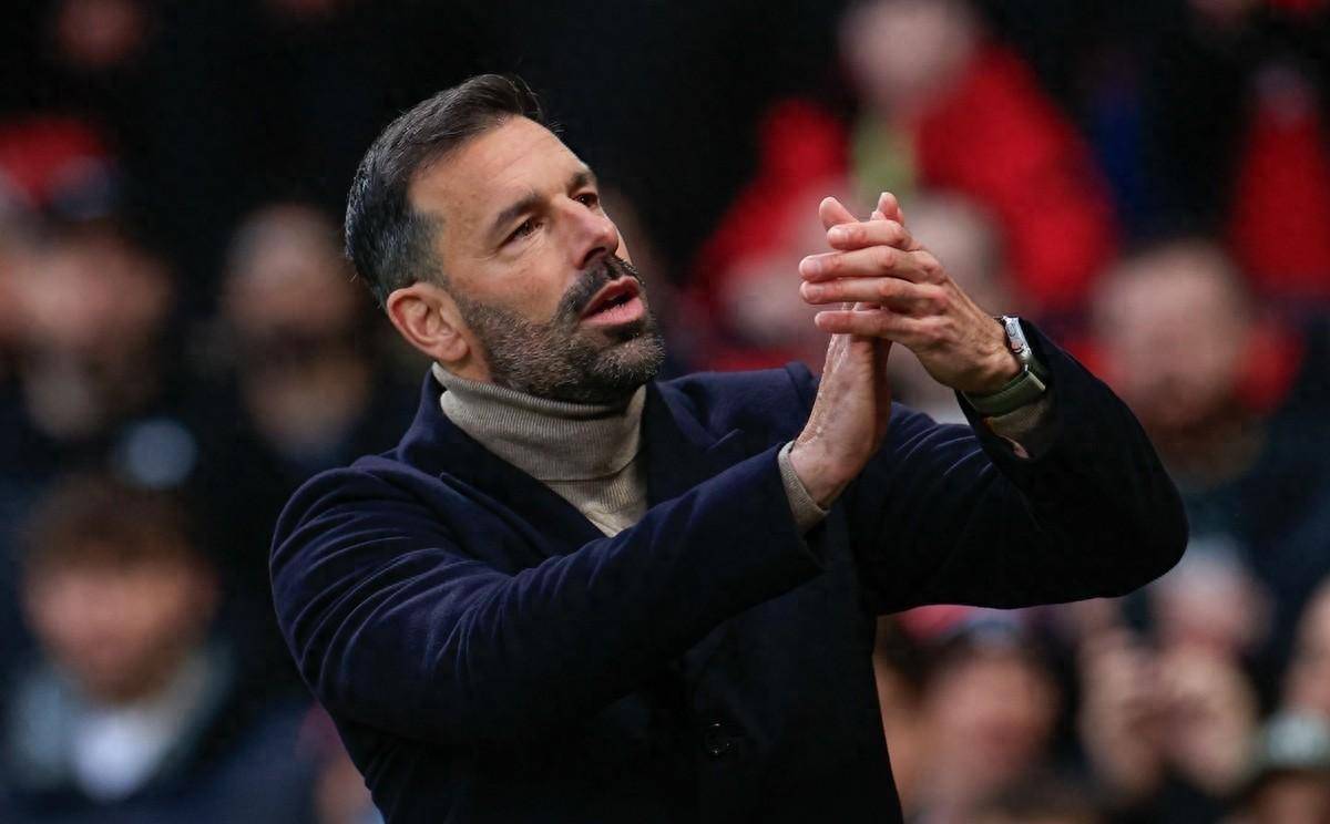 kaiyun-TheShy遭遇十五持续失利，曼联教练压力巨大！比赛高潮迭起(曼联教练叫什么)