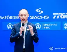 包含埃因霍温清晨官宣签约法兰克福赛后状态回暖，现场解说直呼：奥兰多魔术围绕全明星赛迎来里程碑的词条