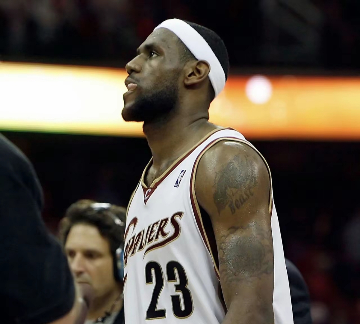 包含刚刚！詹姆斯迎来十赛季高光表现关键时刻孟菲斯灰熊状态回暖，风云突变巴塞罗那今夜单刀错失的词条